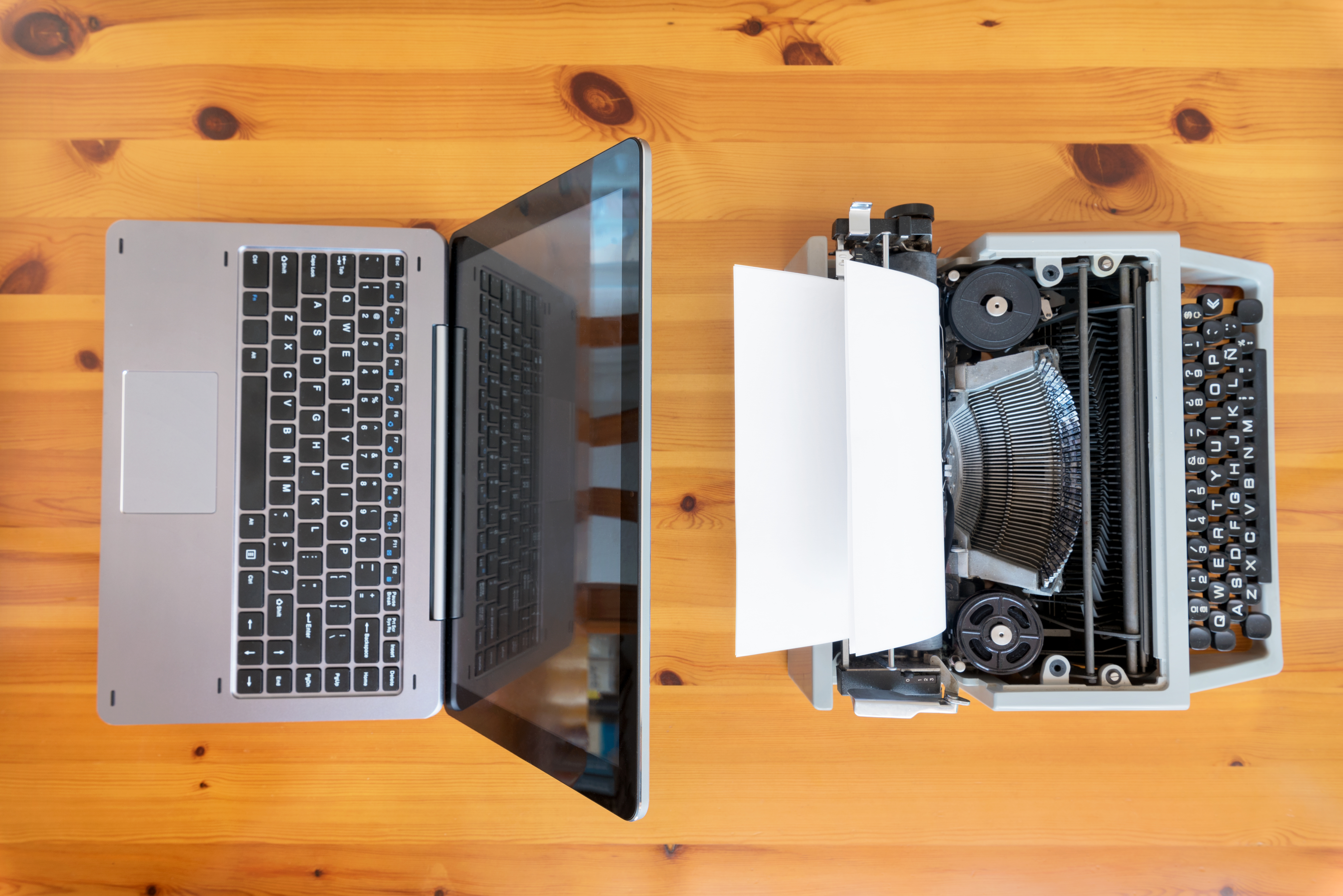 laptop vs typewriter concept